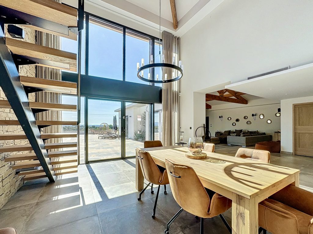 Royere-1728648596_1728648883_48928_2c4ba0e