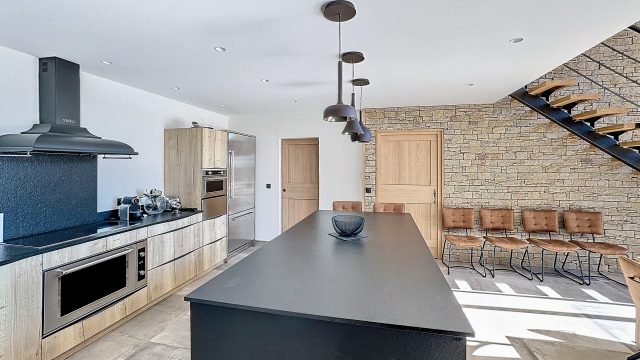 Royere-1728648596_1728648965_48997_681e034