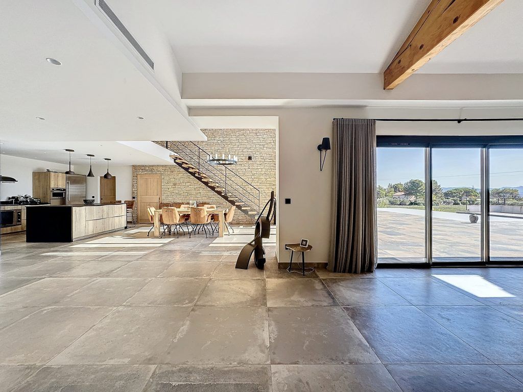 Royere-1728648596_1728649144_49184_78bf247