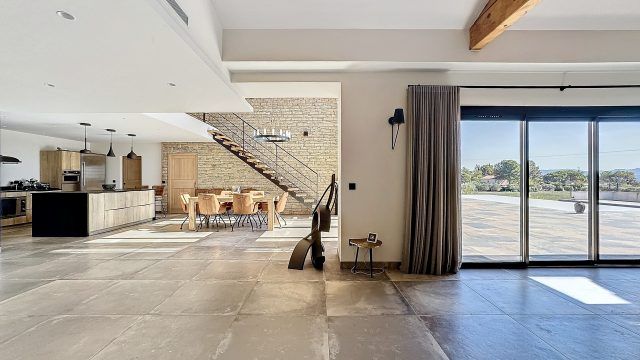 Royere-1728648596_1728649144_49184_78bf247