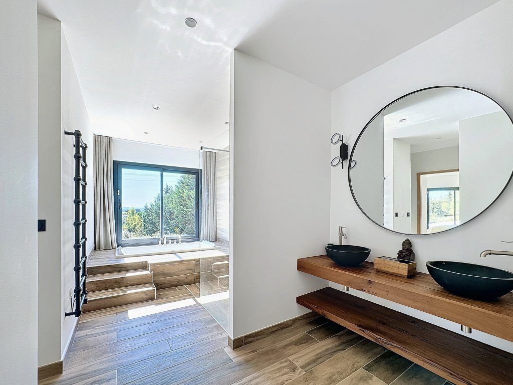 Royere-1728648596_1728649470_49509_f92507a