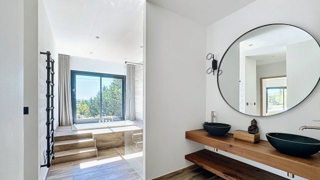 Royere-1728648596_1728649470_49509_f92507a