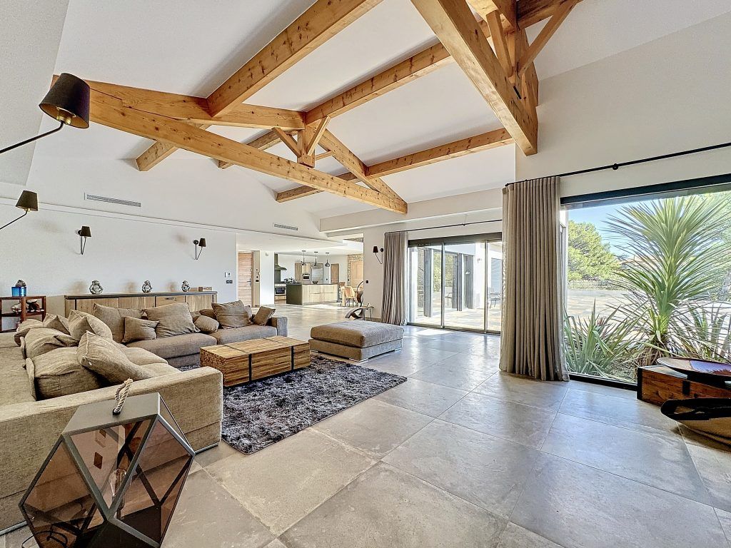 Royere-1728648596_1728649510_49572_5f16e74