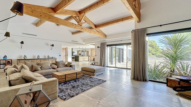 Royere-1728648596_1728649510_49572_5f16e74