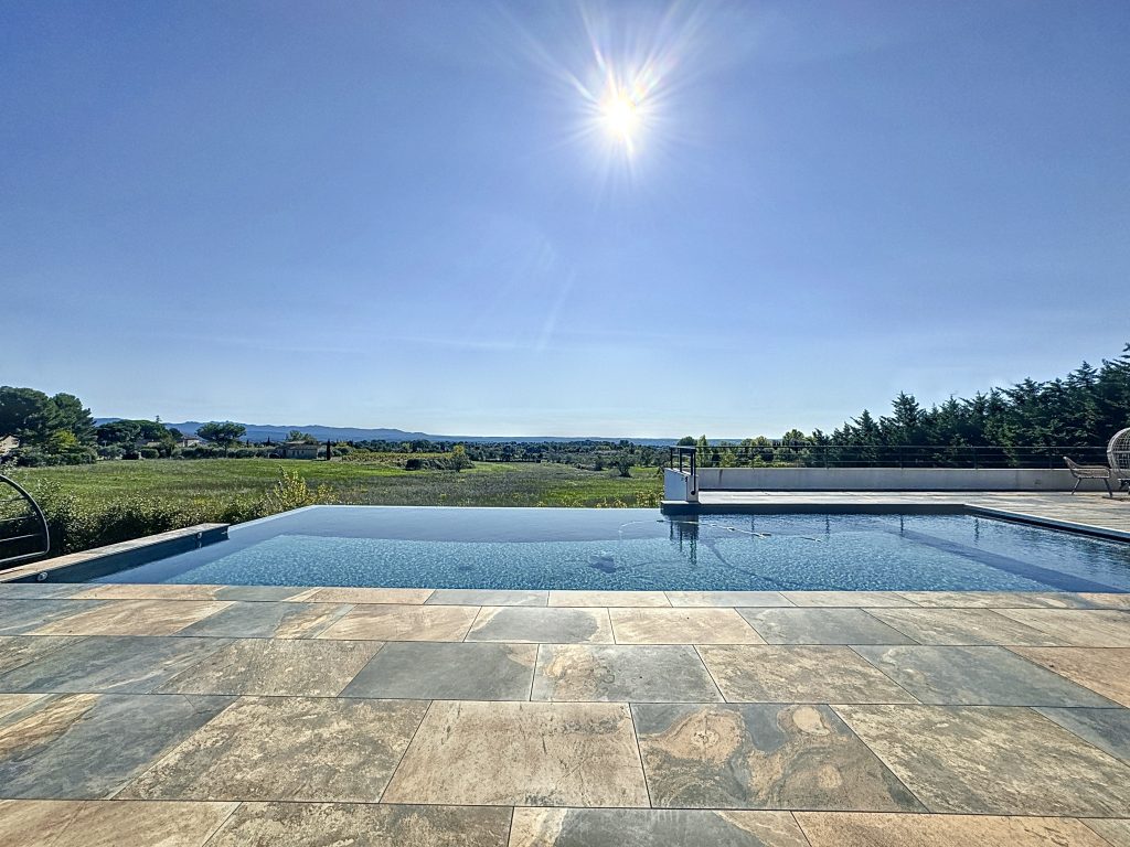 Royere-1728648596_1728650761_50781_1bc6ada