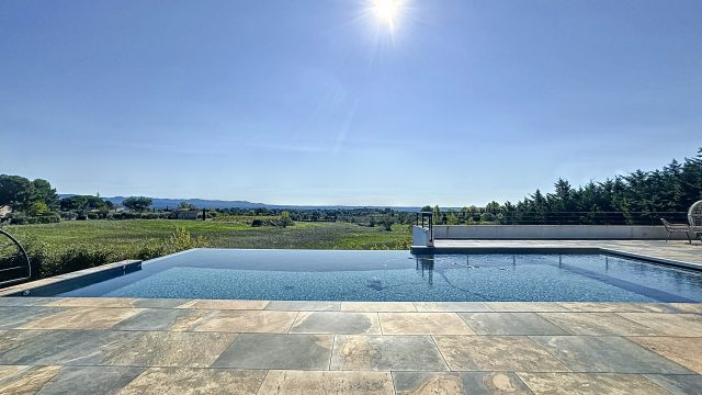 Royere-1728648596_1728650761_50781_1bc6ada