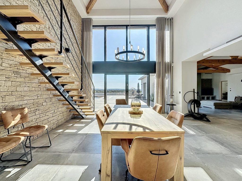 Royere-1728648596_1728650781_52307_54d11c6