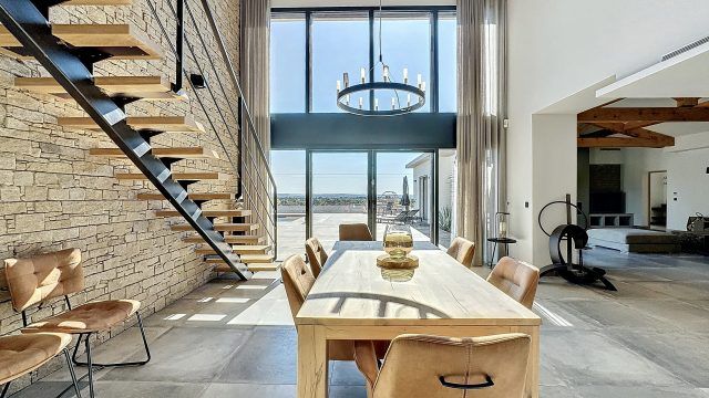 Royere-1728648596_1728650781_52307_54d11c6