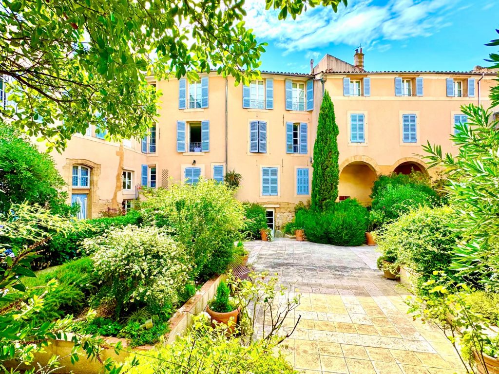 Propriété avec vue exceptionnelle à Cadenet